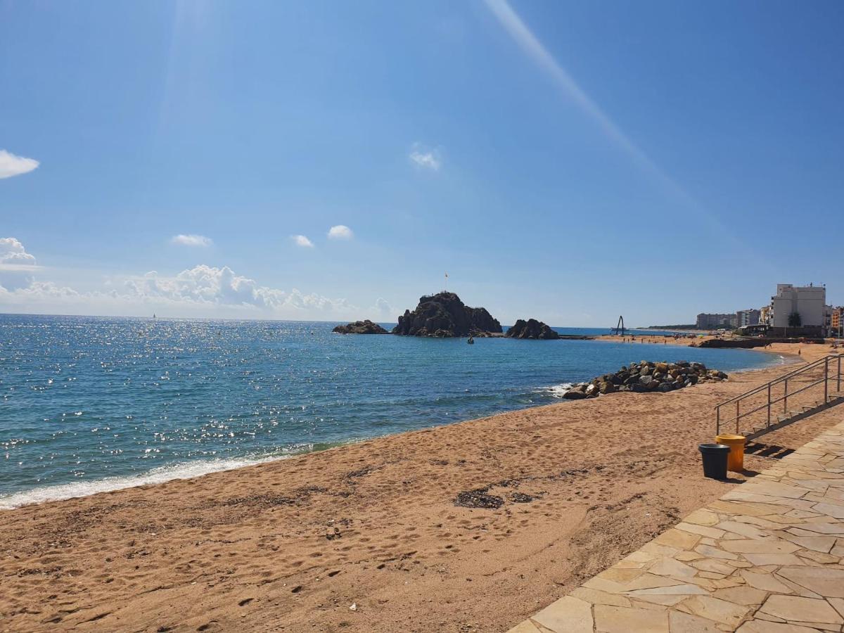 Habitacion Delante De La Playa Blanes Exterior foto